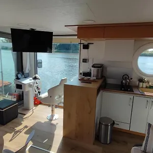 Houseboat Water Man Apartament Pływający Dom Na Wodzie łódź Apartament Uraz (Trzebnica)